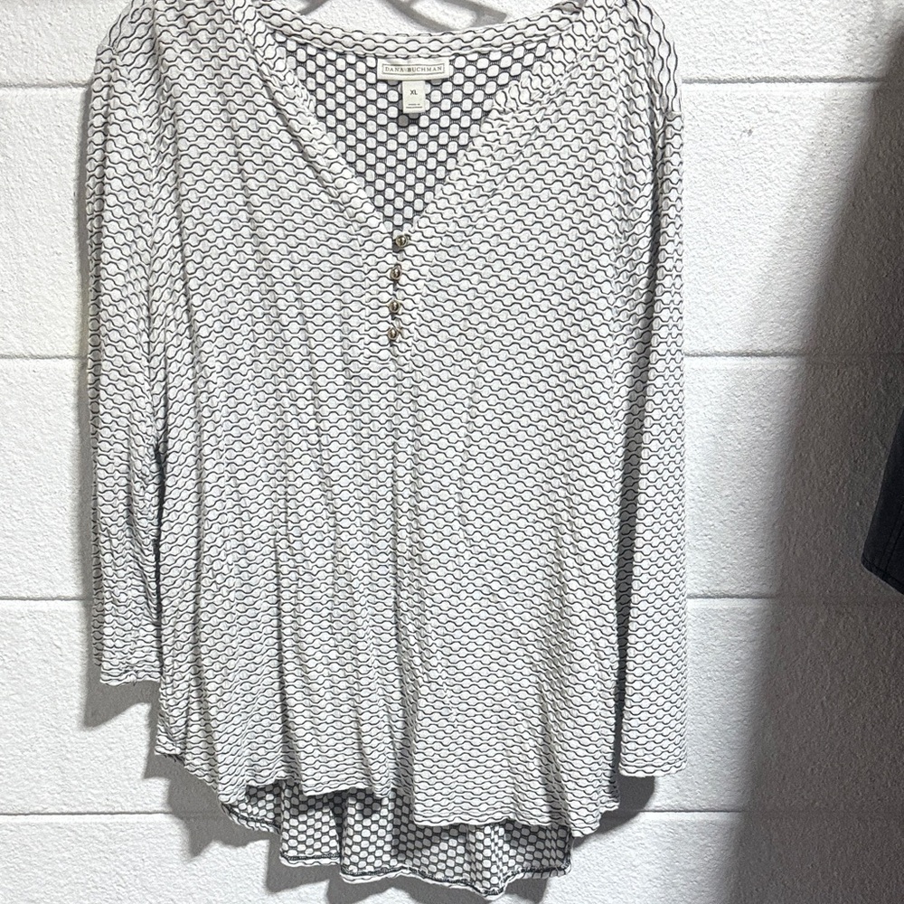 Dana Buchman Black and White Geometric Blouse